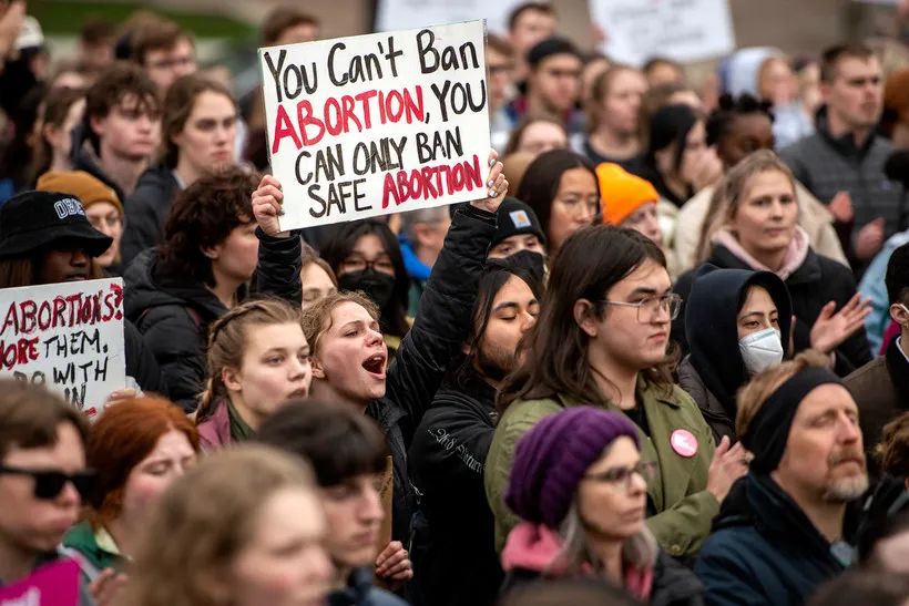 美国最高法院宣布女性堕胎权不再受保护，再次见证历史！